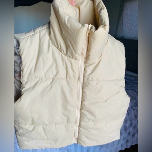Cropped Beige Puffer Vest Zip Up - Picture 12 of 14